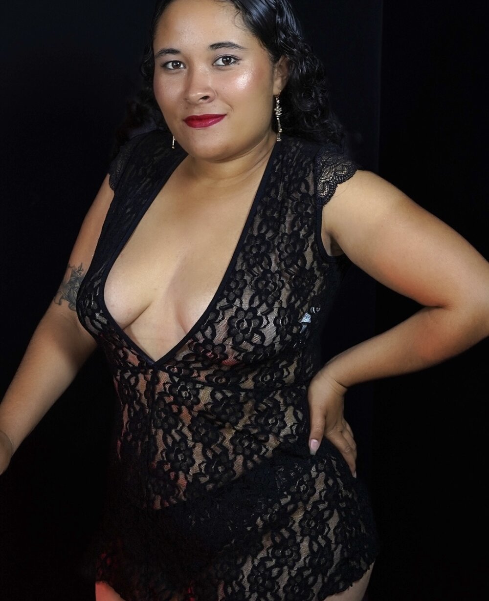 pornos.live ravenlevi livesex profile in curvy cams