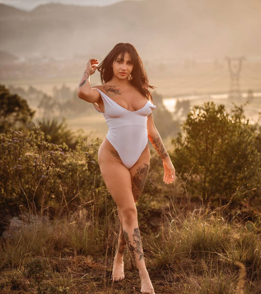 Live sex webcam photo for hollyshit_ #288443561