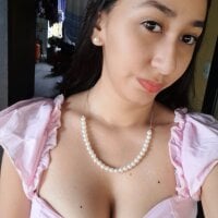 charlote_darwin's Offline Chat Room