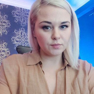 EmmyBrat live on StripChat