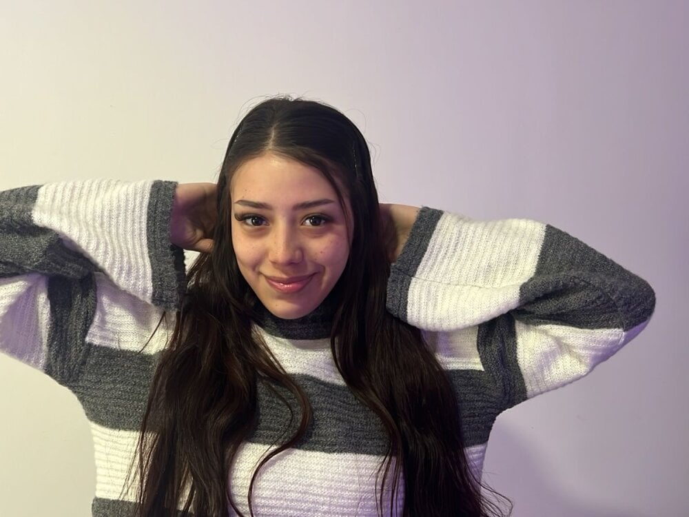 watchgirlcam.com ashleywinslow livesex profile in by-the-lake cams