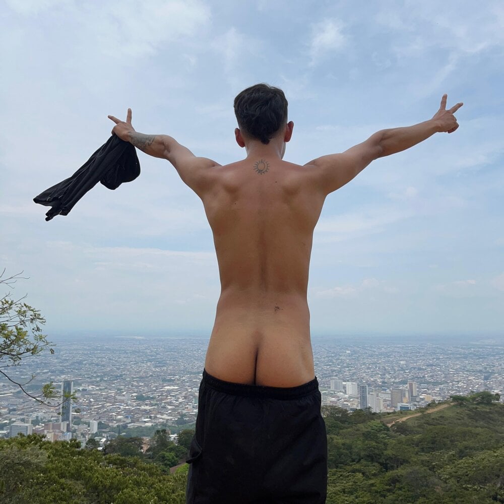 Benjii_col profile