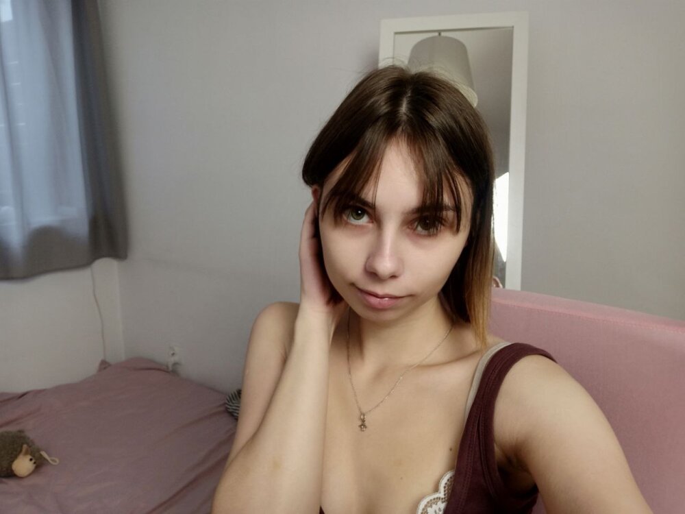 cheapadultsexcams.com dewkiss livesex profile in blond-hair cams