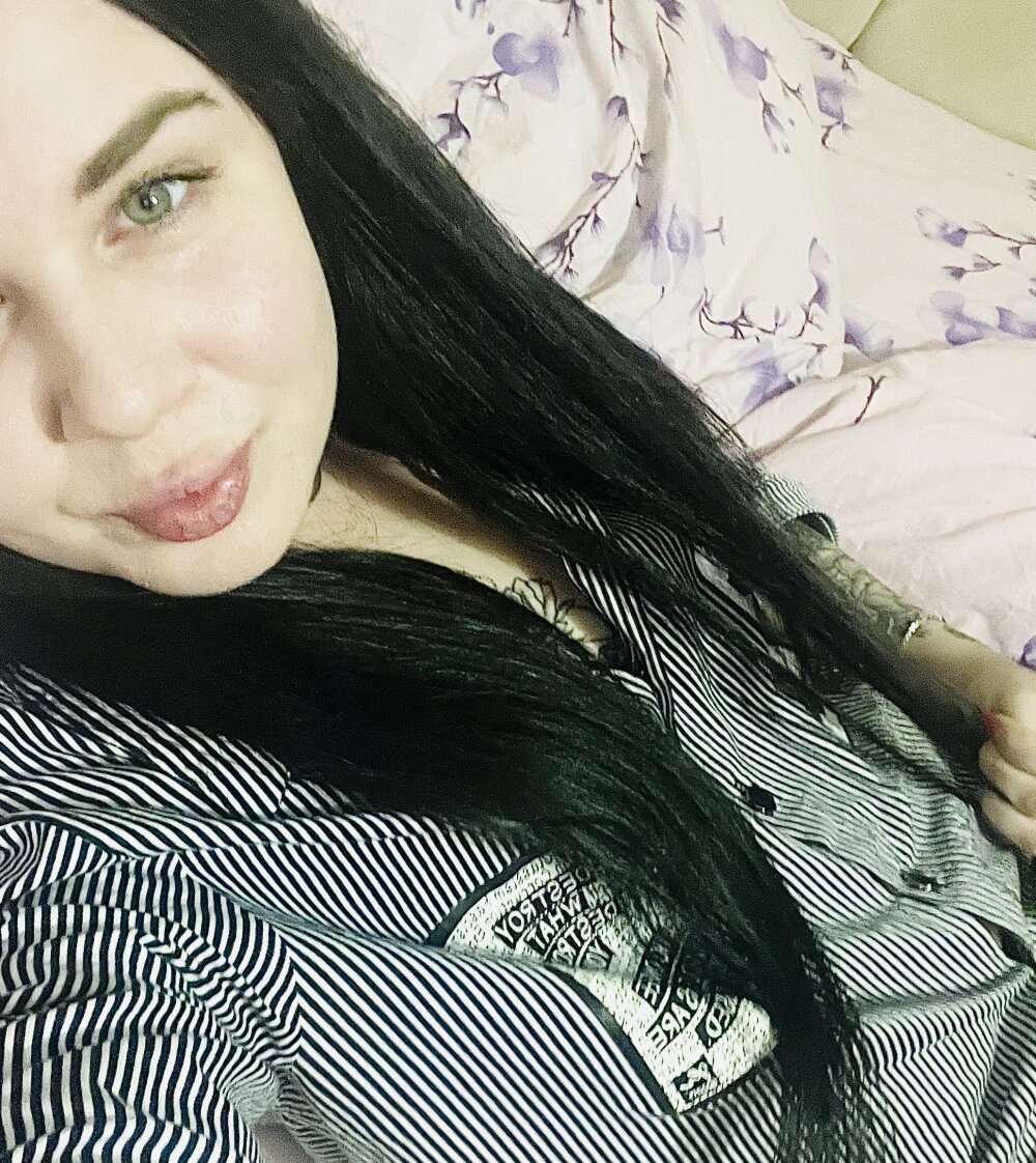 katrin_1245's Offline XXX Chat