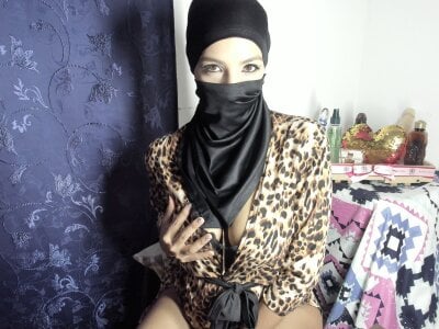 Sharill_aziz live on StripChat