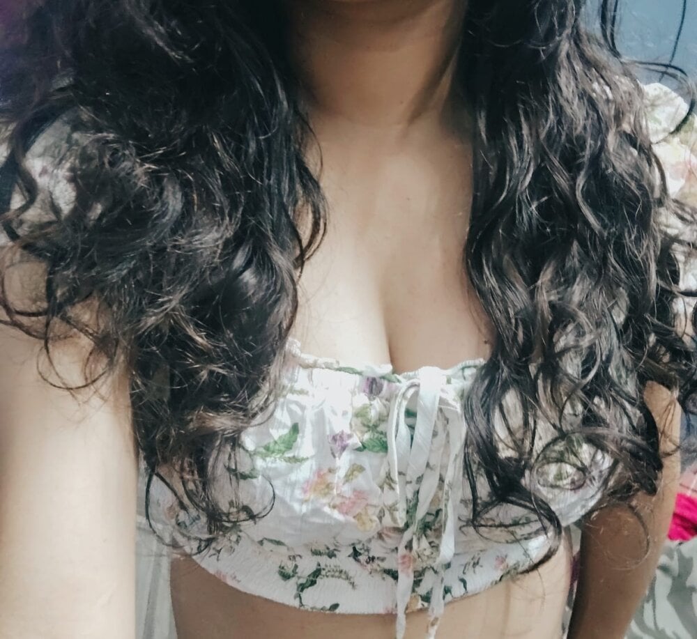 mega-camsex.com softbutdeadly0 livesex profile in brown-hair cams