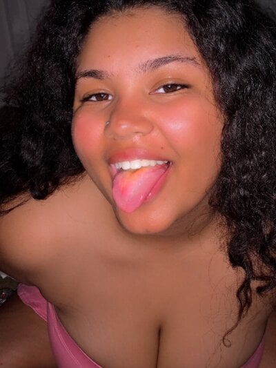 KittyLoroi on StripChat