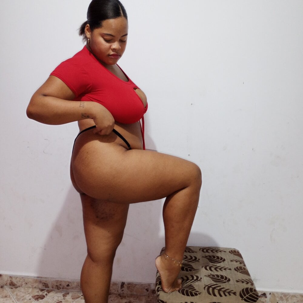 amira-tits profile