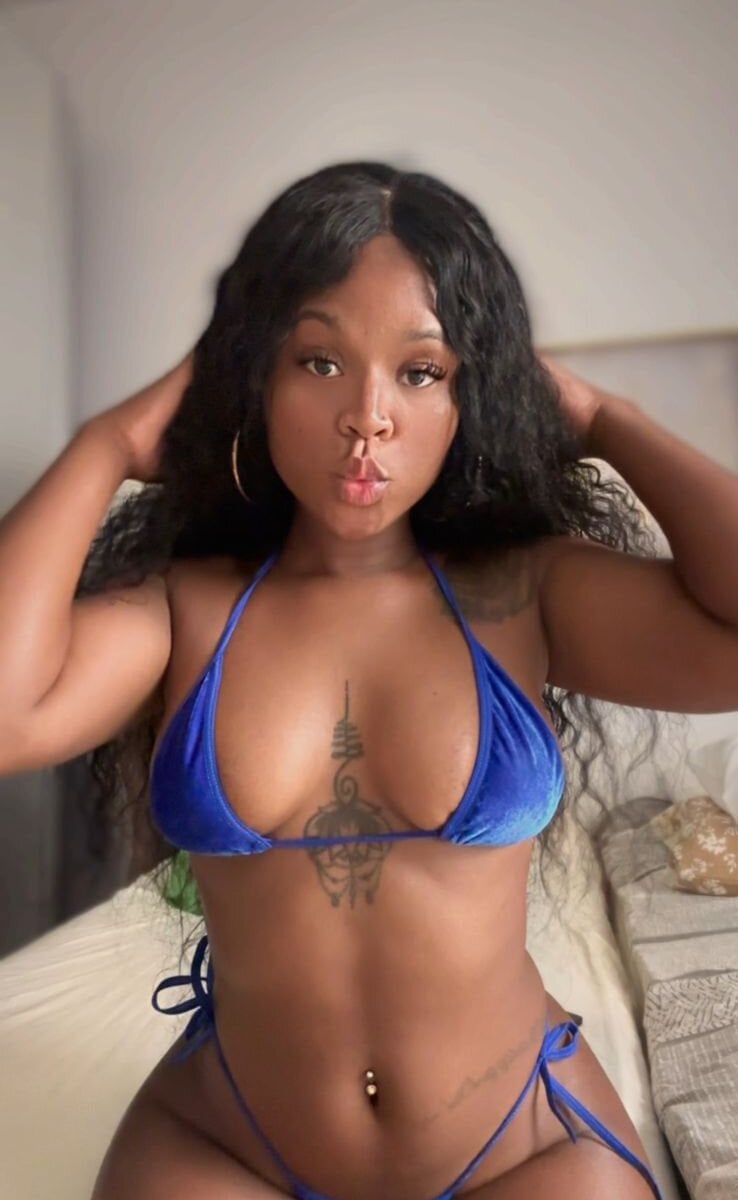 iluvcams.com abyyross livesex profile in in-the-witches-forest cams