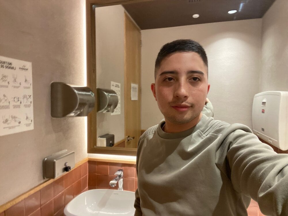 leojones__ profile