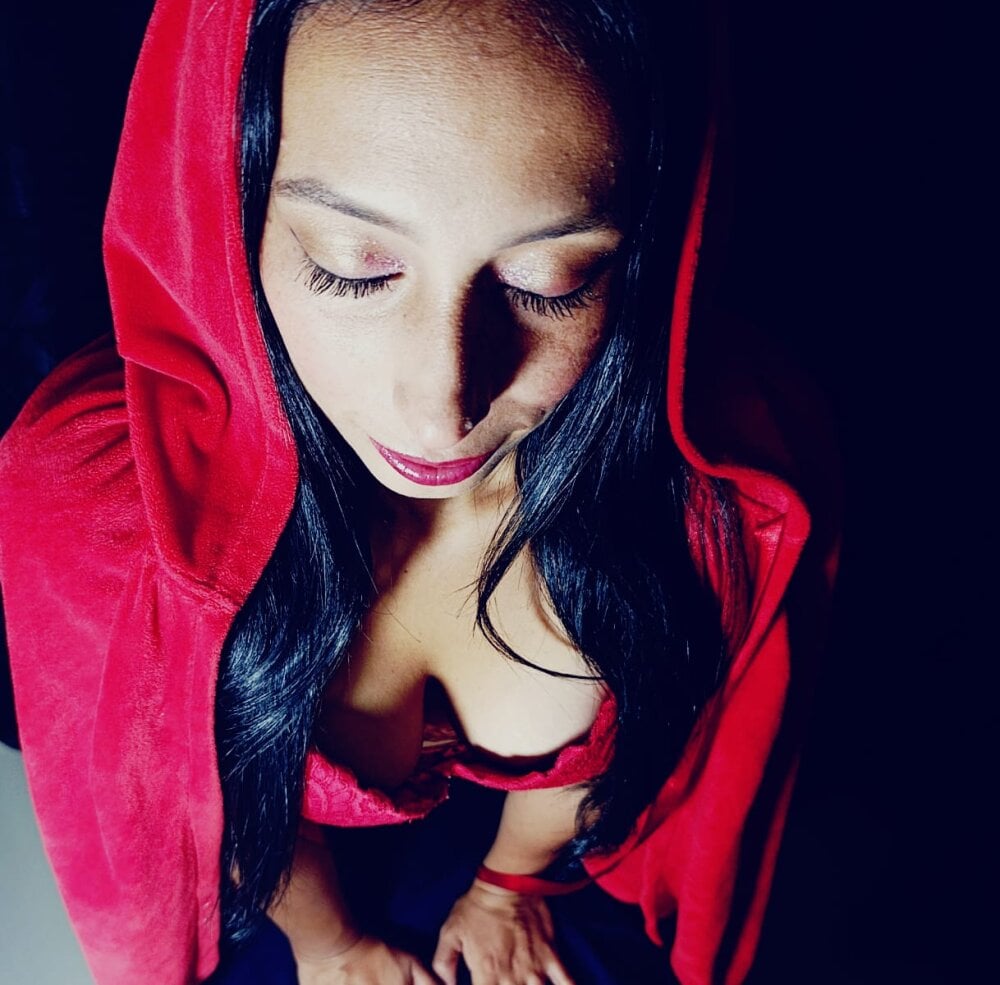 elivecams.com little_pamela_skinny livesex profile in bisexual cams