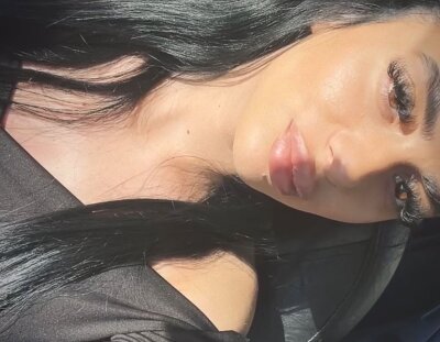 melanie_lou from stripchat