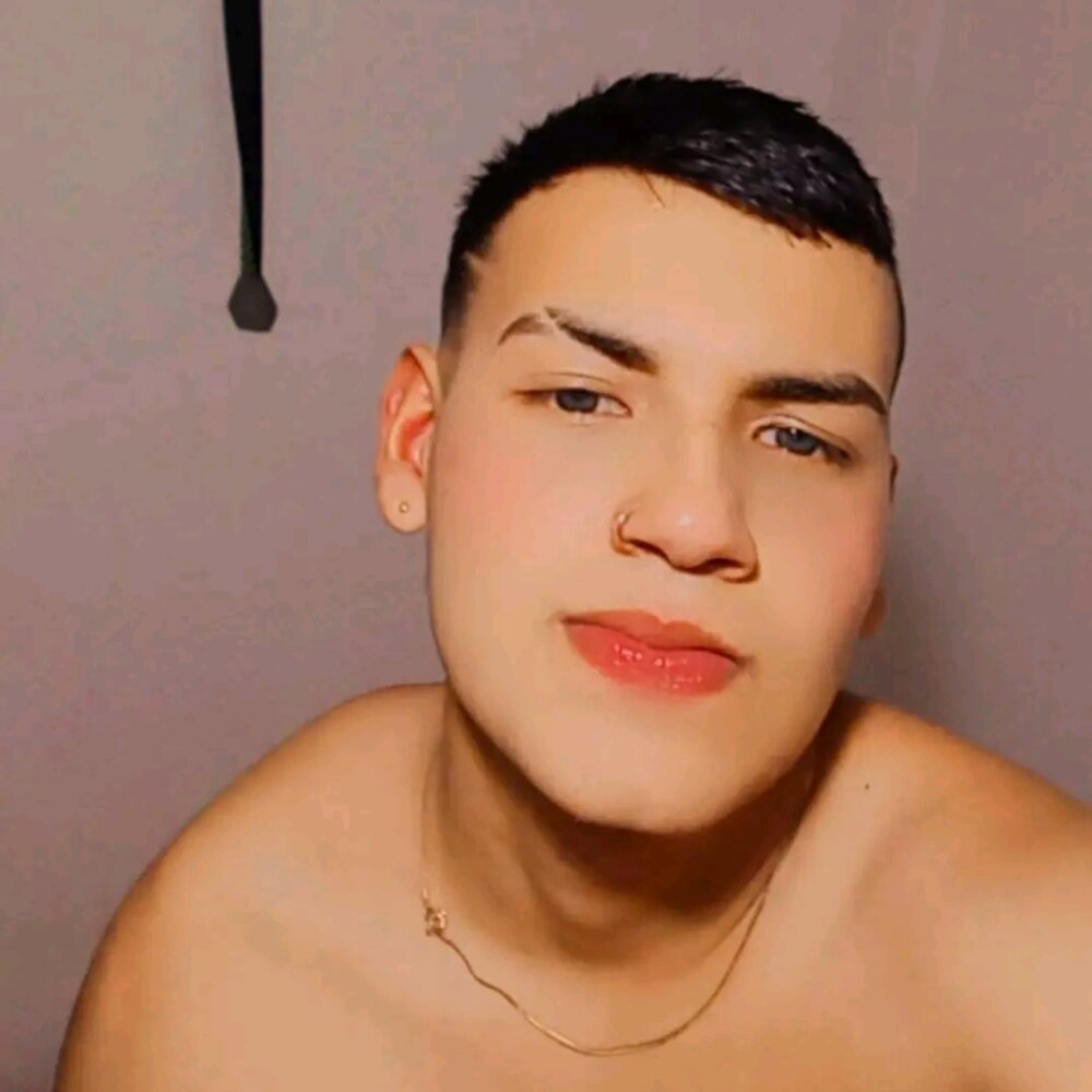 julianpenezon live cam model at StripChat