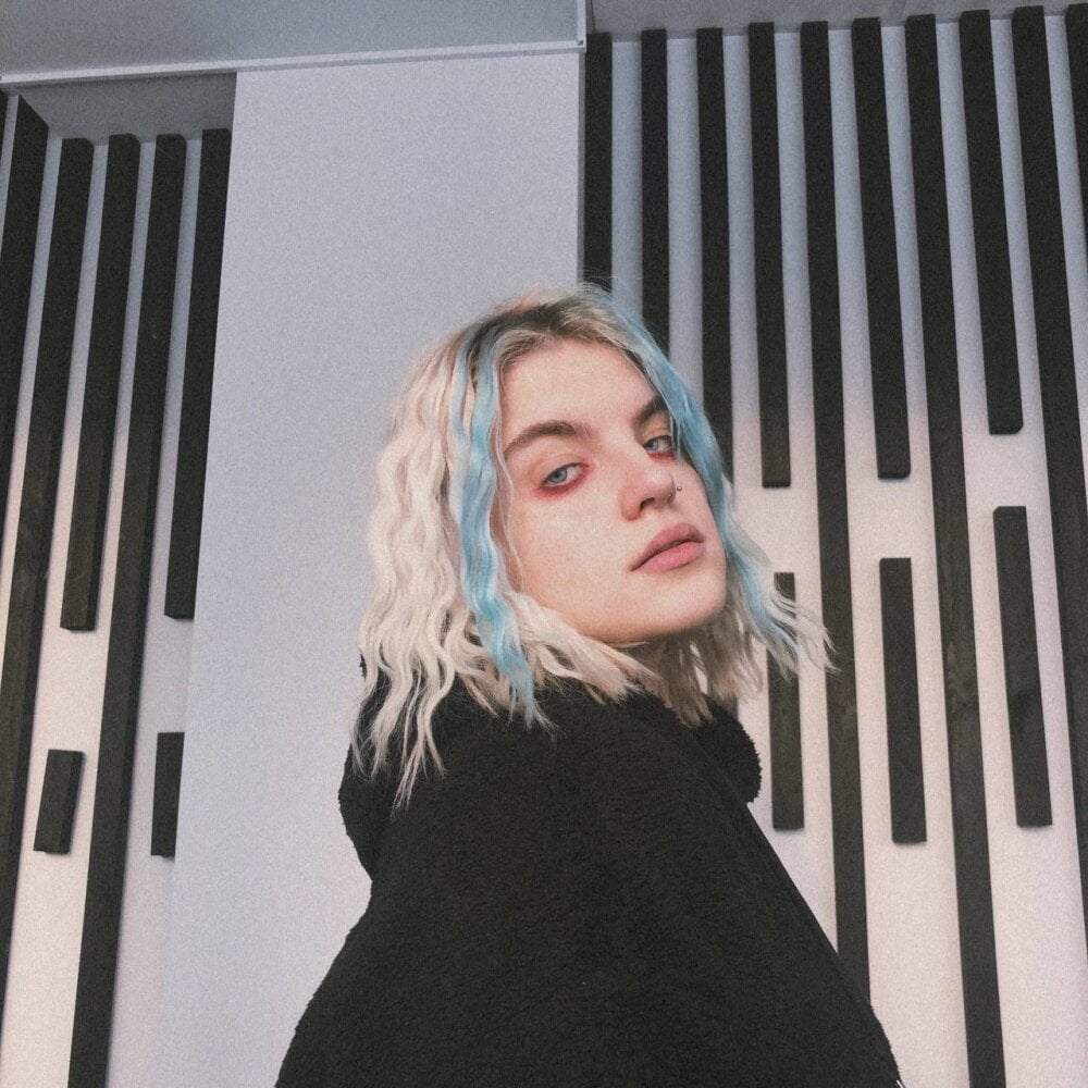 Billie__Eilish's Offline Chat Room