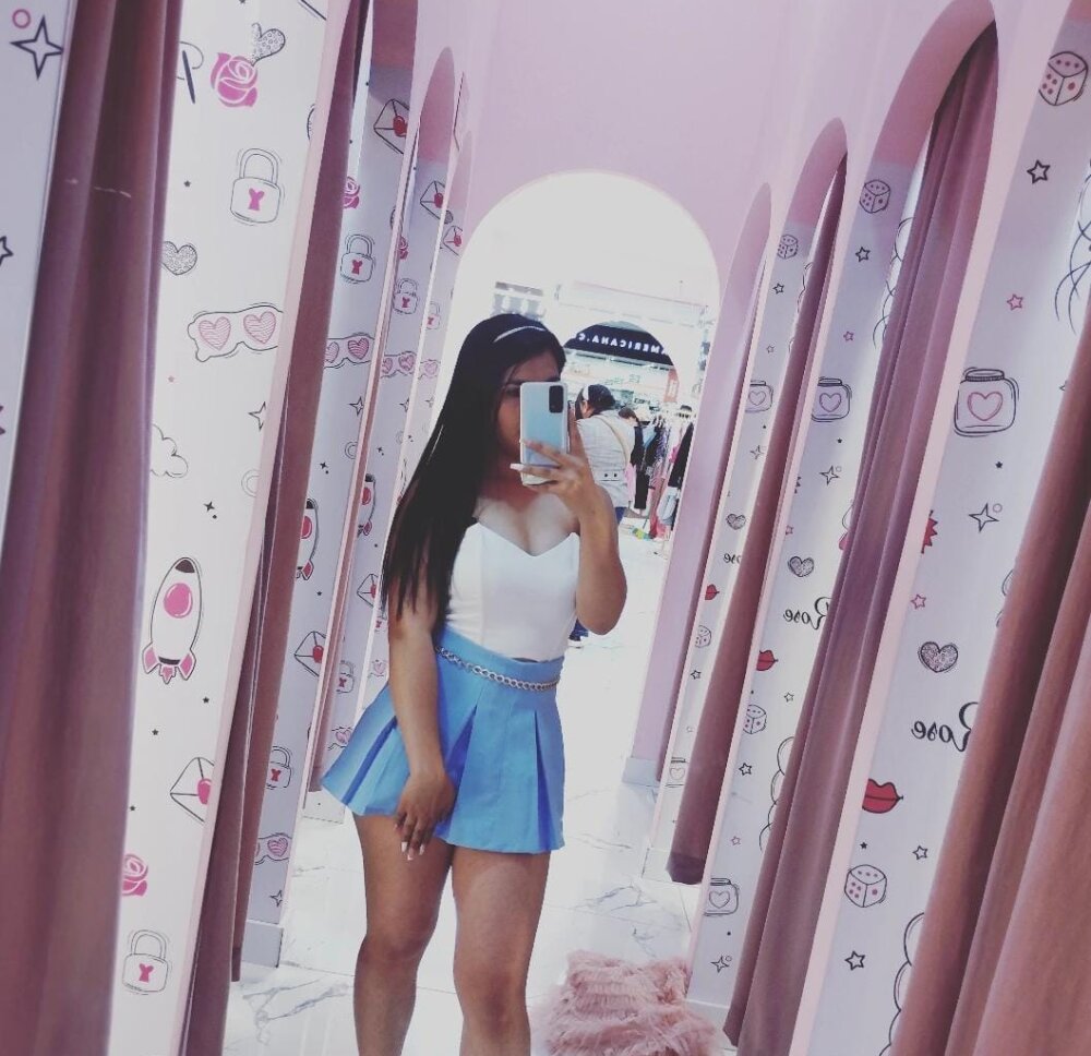Live sex webcam photo for Violetta_Jhonson_v #289999611