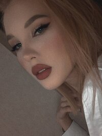 SoCharmingKitten's Webcam Show