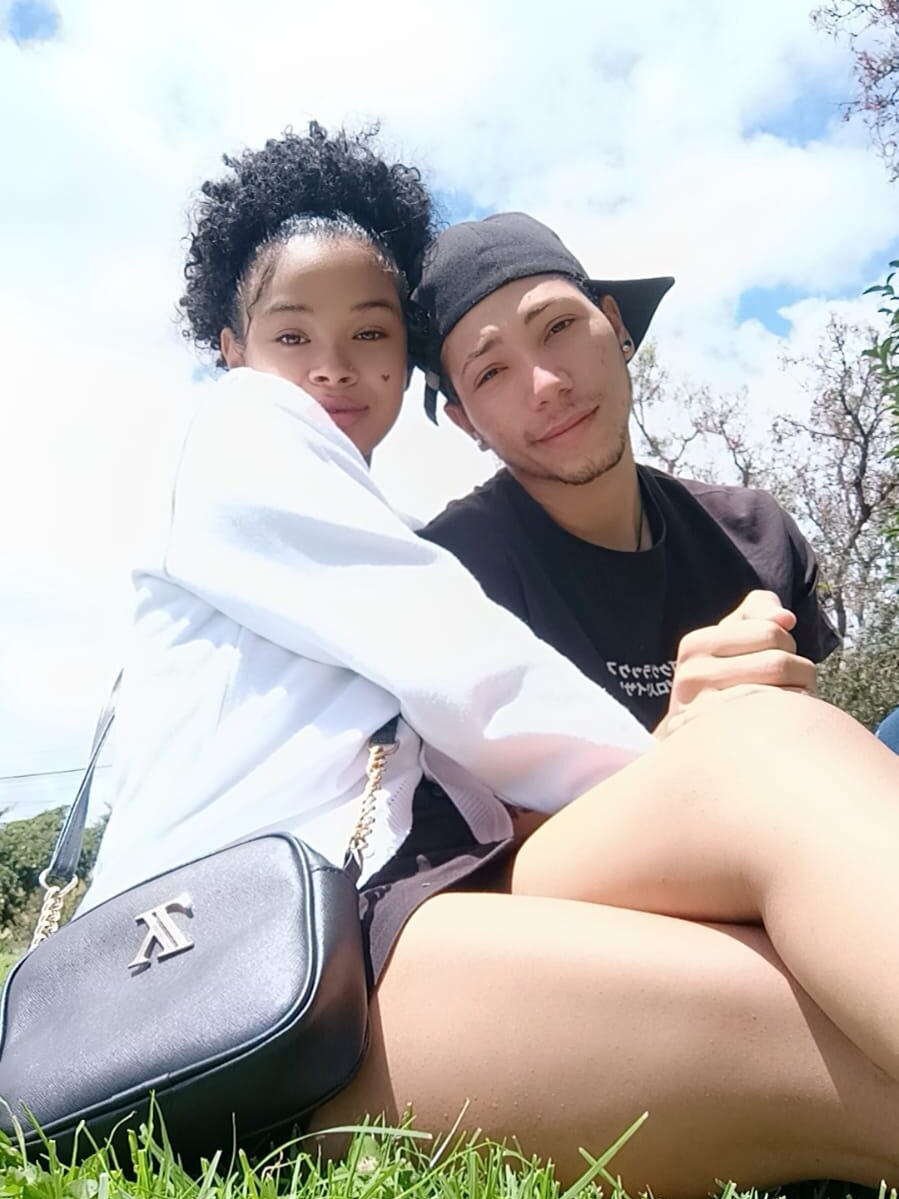 KatalellaAndLayan's Live XXX Chat