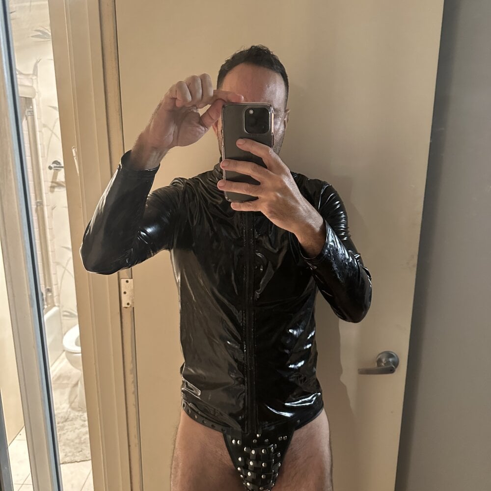 kinkyguy32323 profile