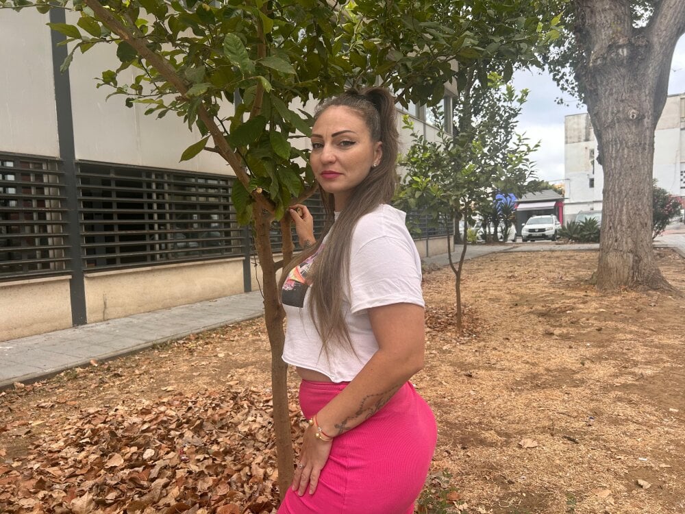 cristalmegan from stripchat