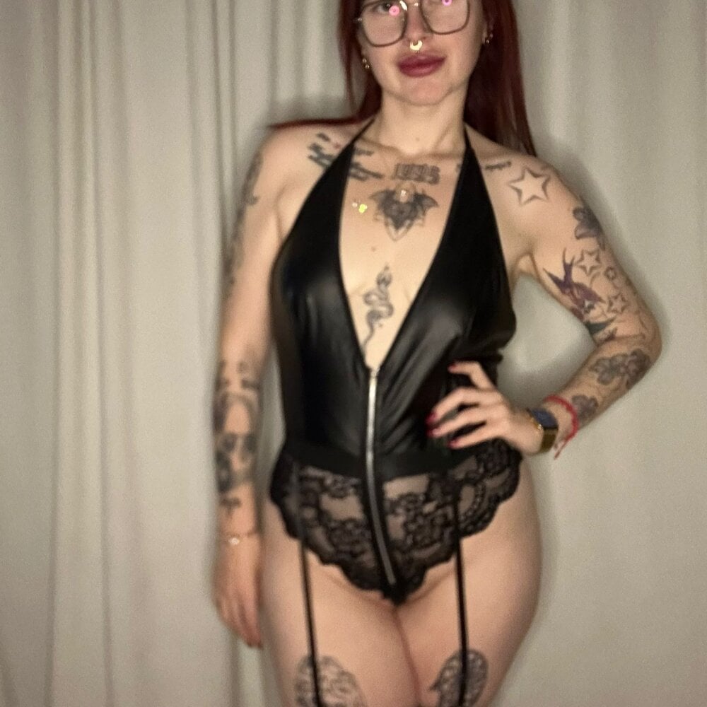 stripchat redangelgirl webcam profile pic via onaircams.com