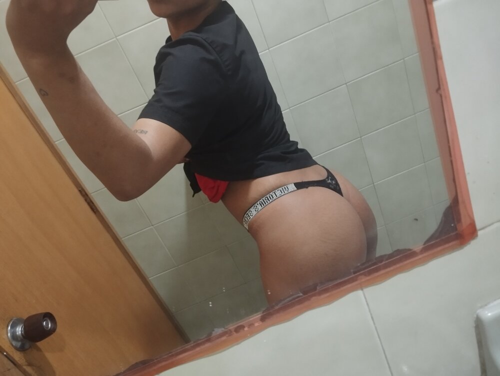 alejoyrosbelis from stripchat