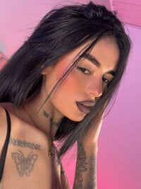Luna-Evans's webcam live show
