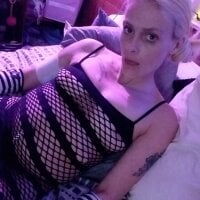 Pretty_In_Ink's Offline Chat Room