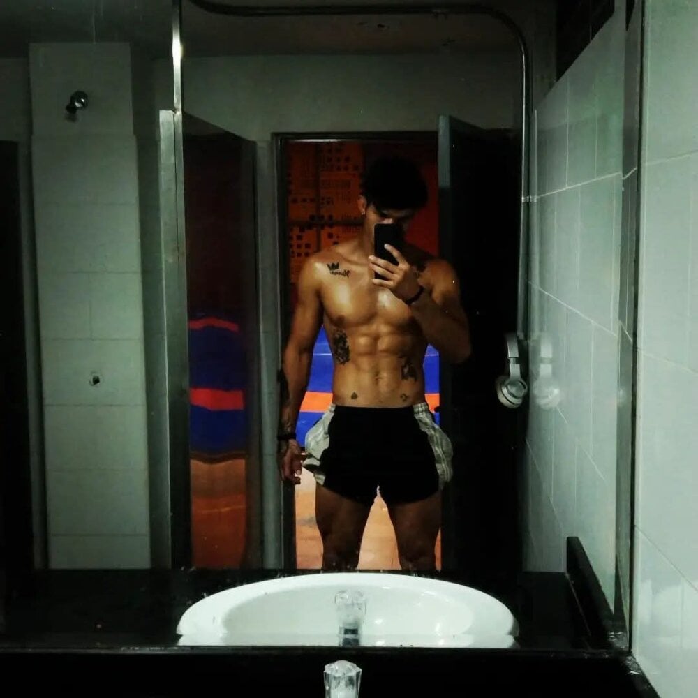 nick_maxxx from stripchat