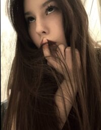 emmelieflorence's webcam live show