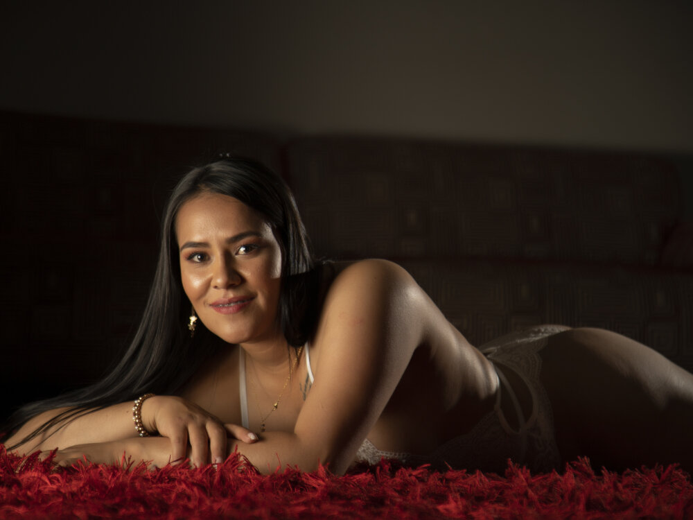 Live sex webcam photo for KatteFox_ #289969212