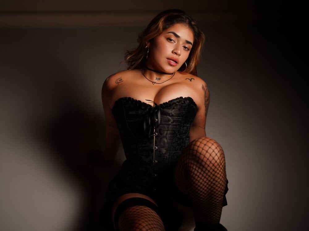 Cam girl JoselinFlower_