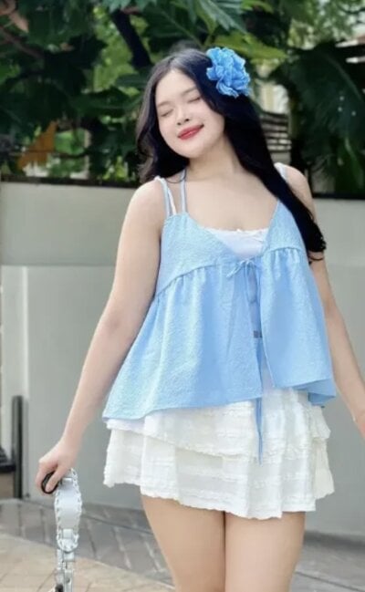 babythree11 Live Cam on StripChat