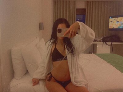 emmy_sims 😧 nude webcam chat