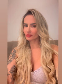 gabiloiraa's Offline XXX Chat