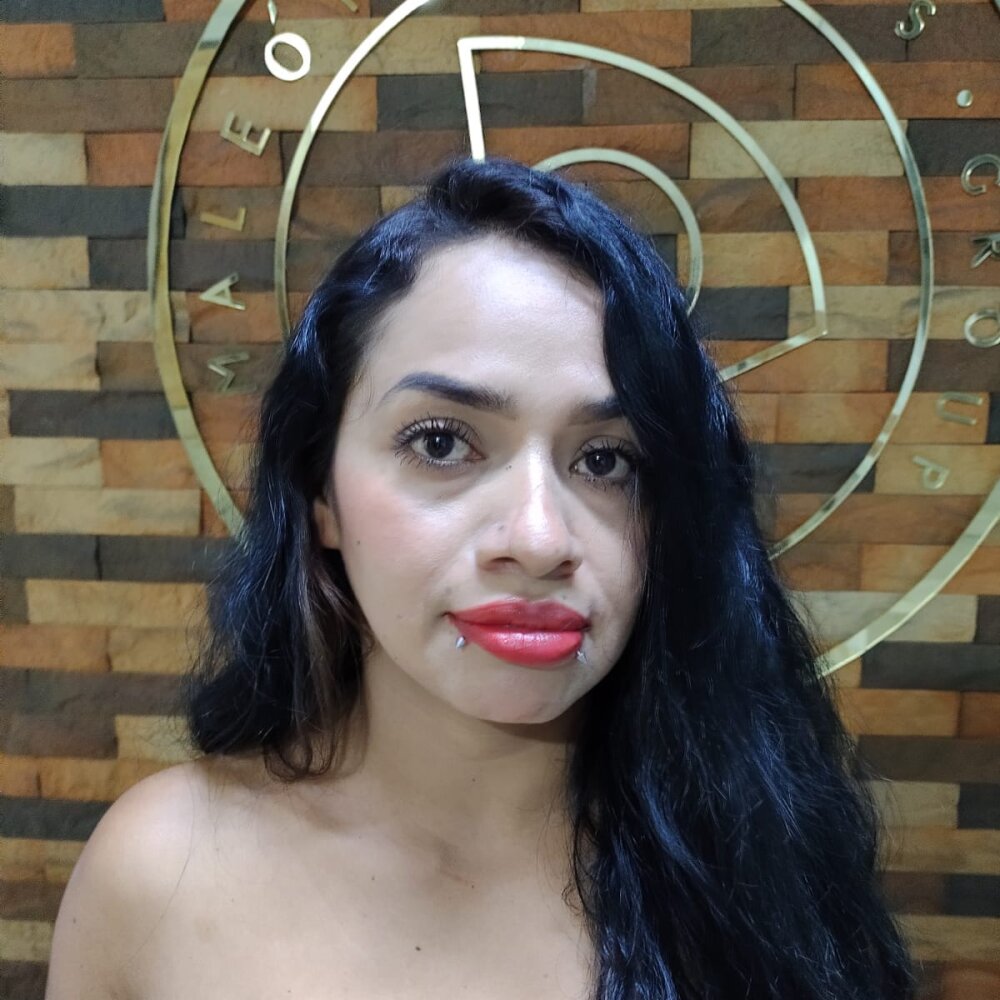 Watch  Isabella_Cortez_15 live on cam at StripChat