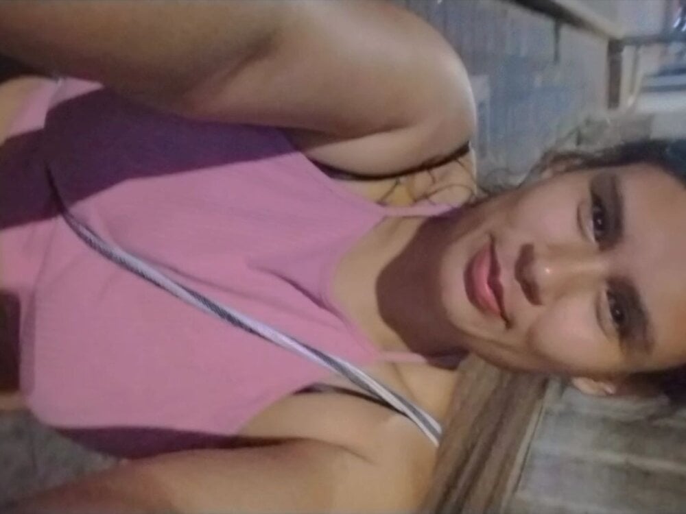 livesex.fan alejandra_dr1 livesex profile in on-your-monitor cams