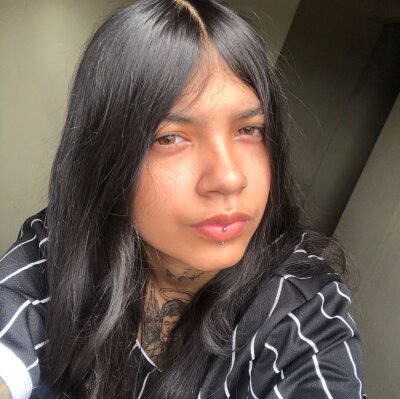 yvonne_dash from stripchat