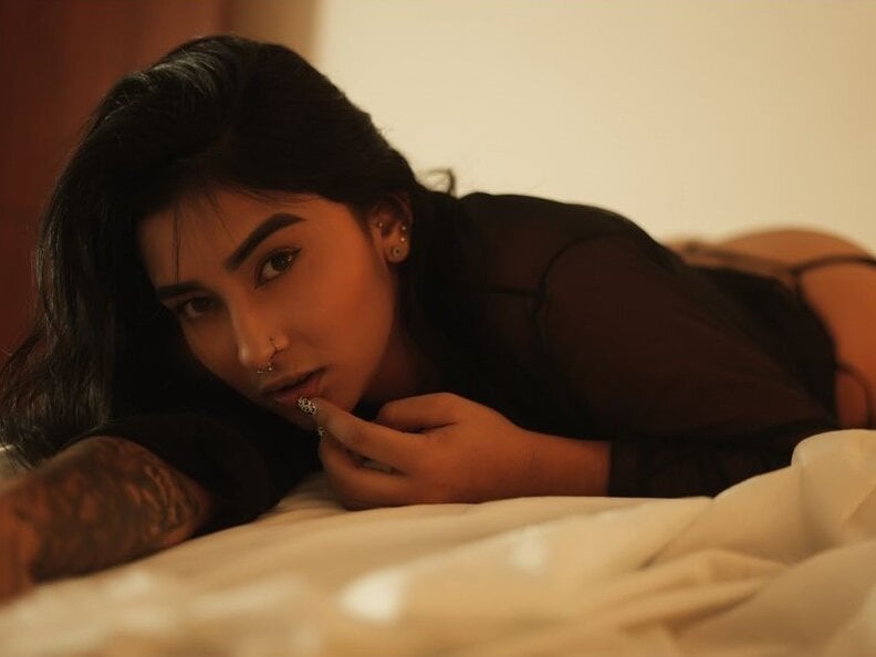 mia-ramirez profile