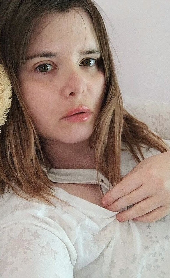 watchgirlcam.com hornyelena livesex profile in bisexual cams