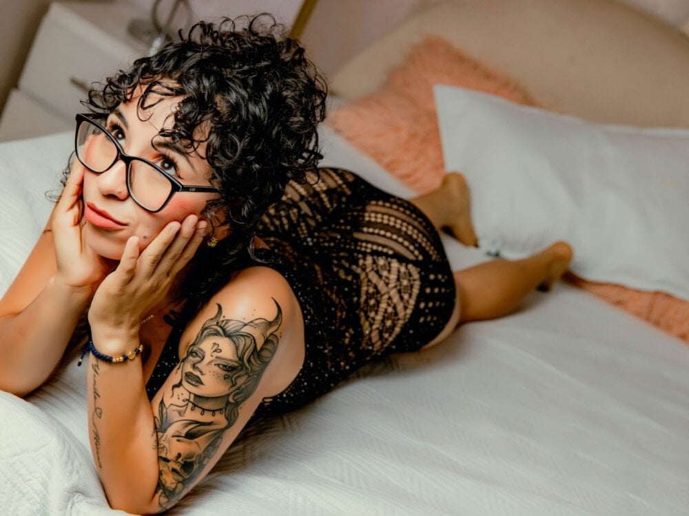 livesexr.com sarah_sluty livesex profile in swamps-of-cringerton cams