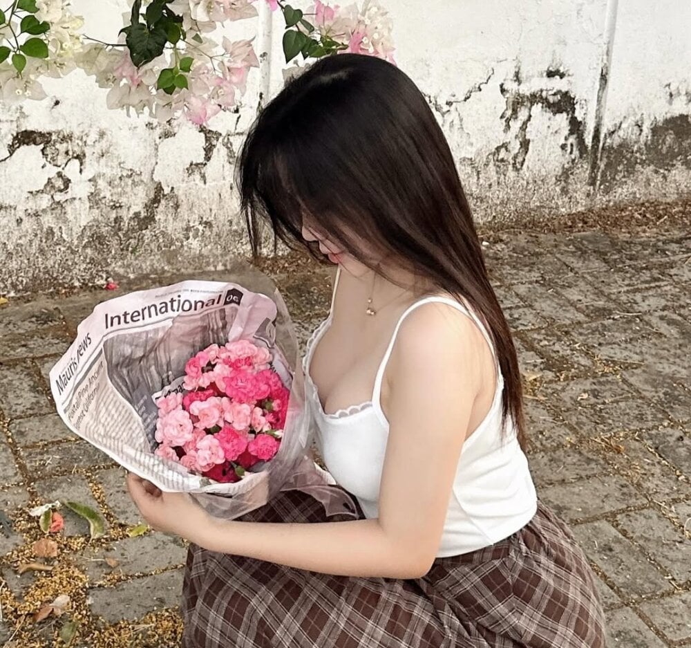 Mina048's Offline XXX Chat
