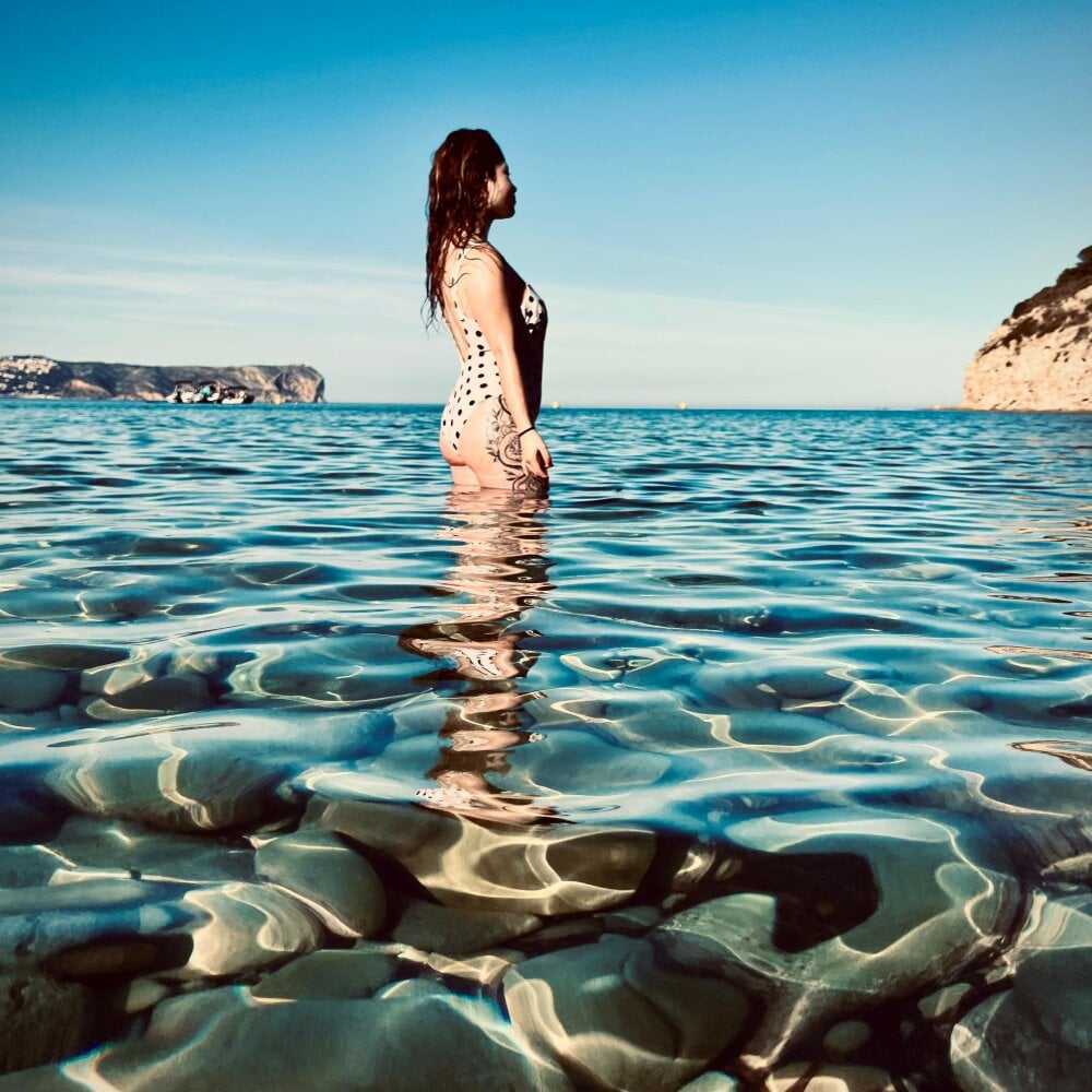 amelierimbaud webcam profile - Indonesian