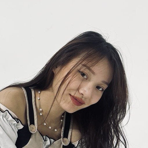 badgirlwebcam.com moonglow_ livesex profile in korea cams