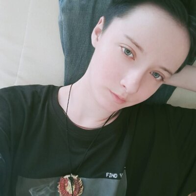 AkiMoore 🤡 live online webcam