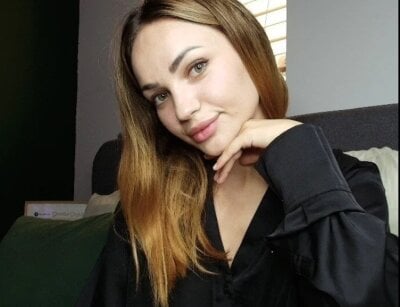 SaraLow on StripChat
