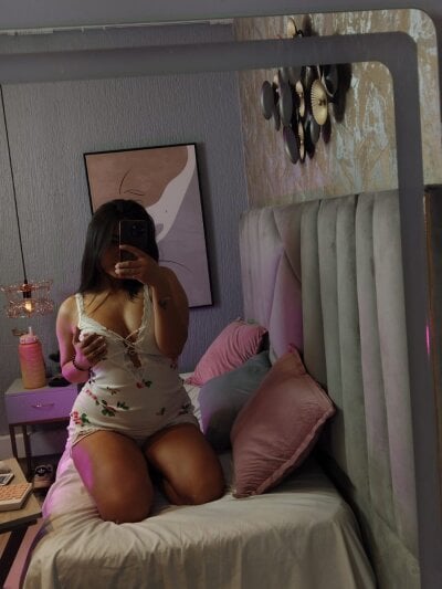 KimDevinne Female Toplesslatin Online Webcam Striptease