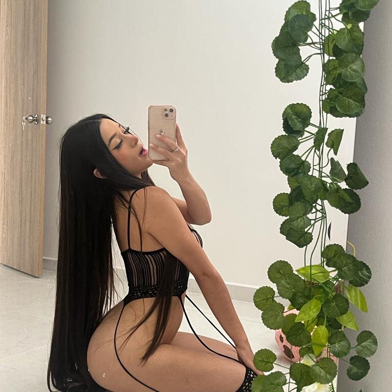 Live sex webcam photo for ly_mor_ #290083139
