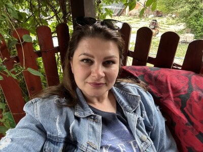 PEETRAA Female Curvymilfs Webcam Striptease