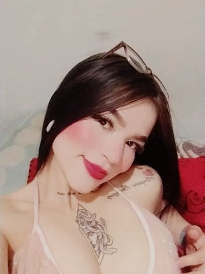 milkwhite_violeta from stripchat