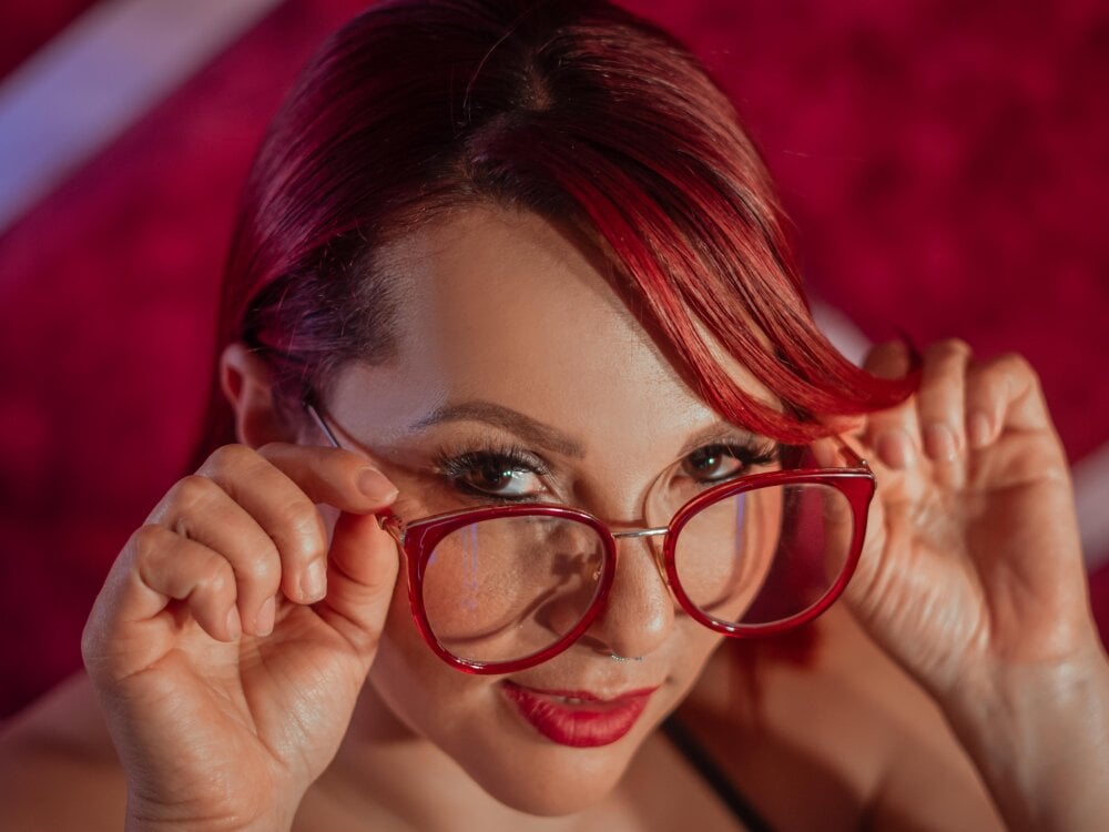 sexlivecamsites.com valentina05_ livesex profile in 300-meters-from-you cams